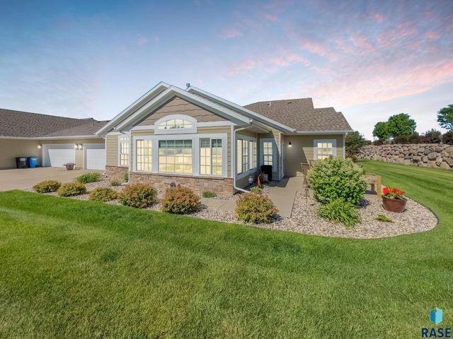 5602 E Eastbridge Pl, Sioux Falls, SD 57110