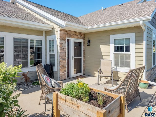 5602 E Eastbridge Pl, Sioux Falls, SD 57110