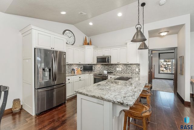 5602 E Eastbridge Pl, Sioux Falls, SD 57110
