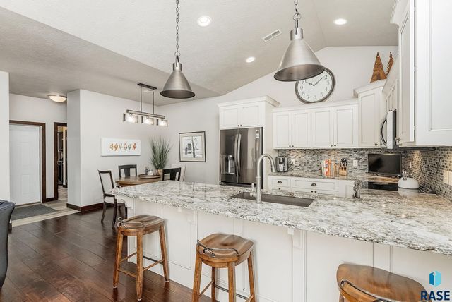 5602 E Eastbridge Pl, Sioux Falls, SD 57110
