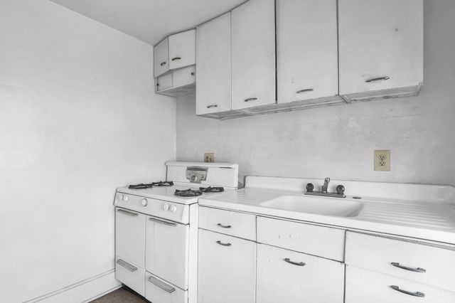 3049 Cleveland Avenue, Columbus, OH 43224