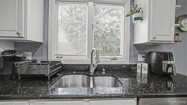 43662 Vintners Place Drive, Sterling Heights, MI 48314