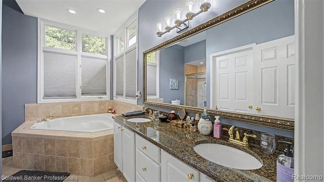 43662 Vintners Place Drive, Sterling Heights, MI 48314