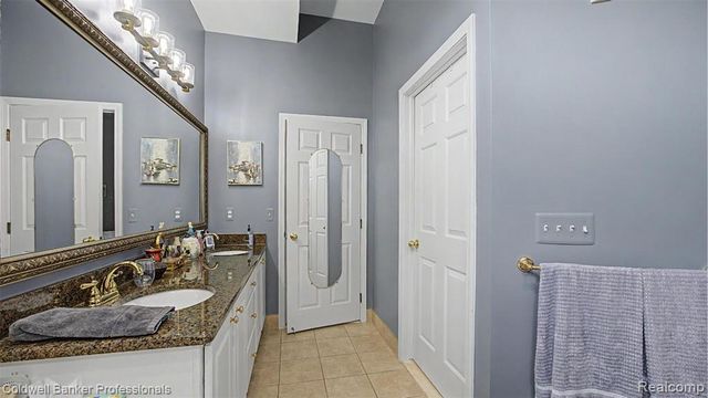 43662 Vintners Place Drive, Sterling Heights, MI 48314