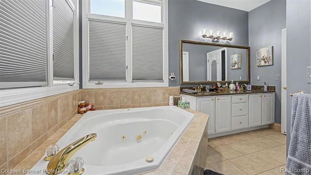 43662 Vintners Place Drive, Sterling Heights, MI 48314
