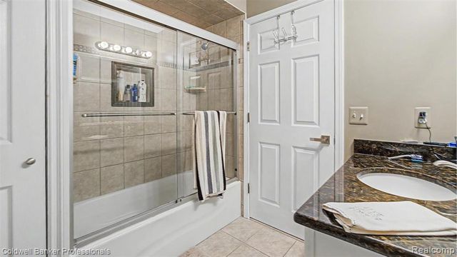 43662 Vintners Place Drive, Sterling Heights, MI 48314
