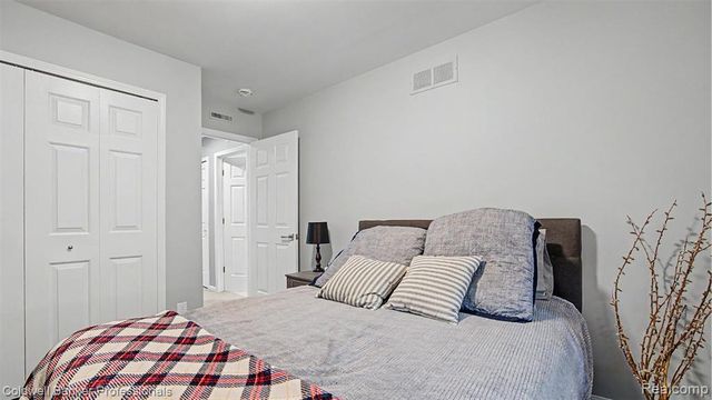 43662 Vintners Place Drive, Sterling Heights, MI 48314