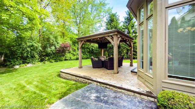 43662 Vintners Place Drive, Sterling Heights, MI 48314