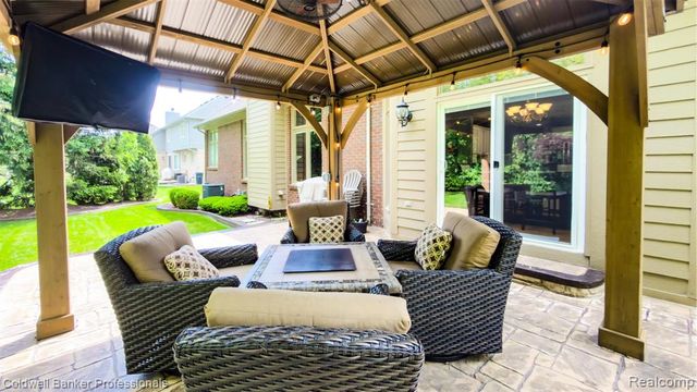 43662 Vintners Place Drive, Sterling Heights, MI 48314