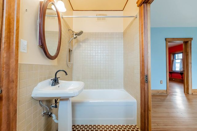 116 S East Avenue 1E, Oak Park, IL 60302