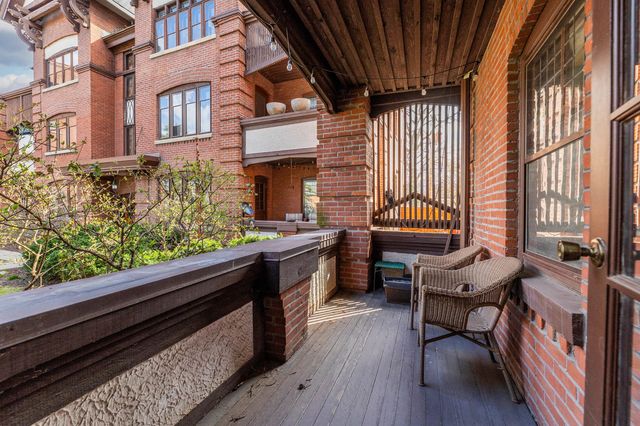 116 S East Avenue 1E, Oak Park, IL 60302
