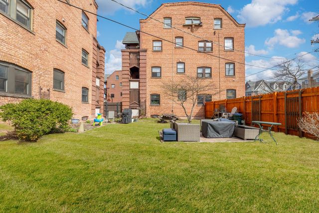 116 S East Avenue 1E, Oak Park, IL 60302
