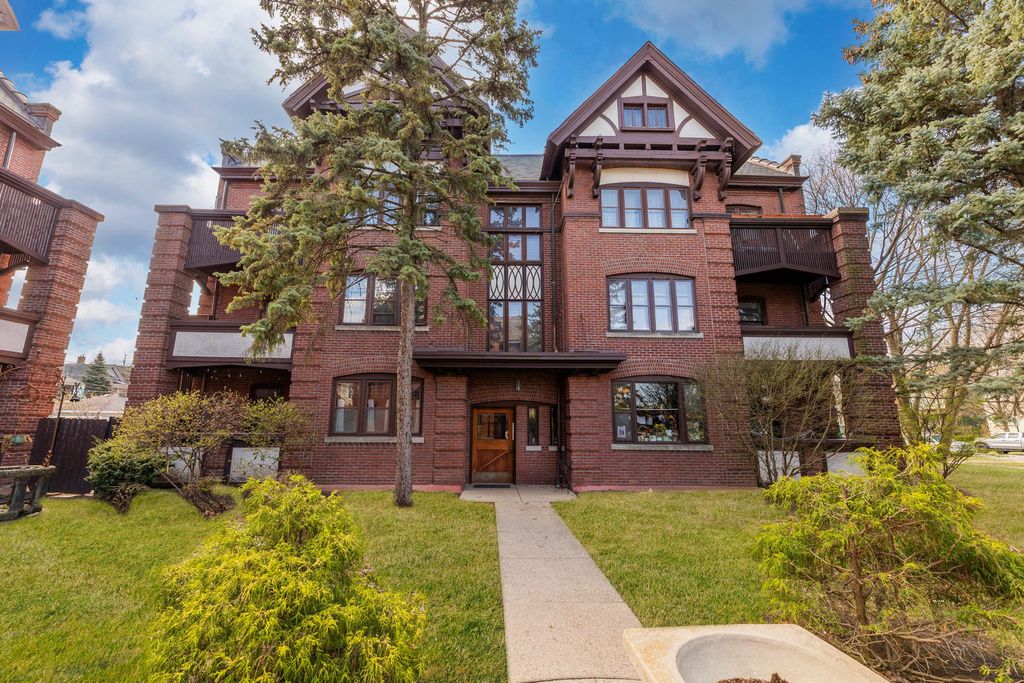 116 S East Avenue 1E, Oak Park, IL 60302