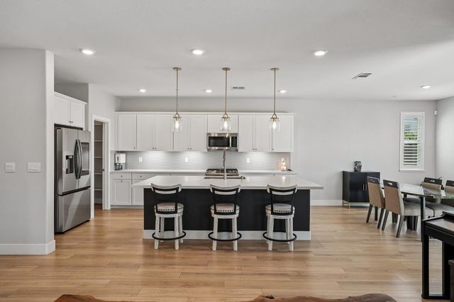 6104 Blue Dog Dr, Roseville, CA 95747