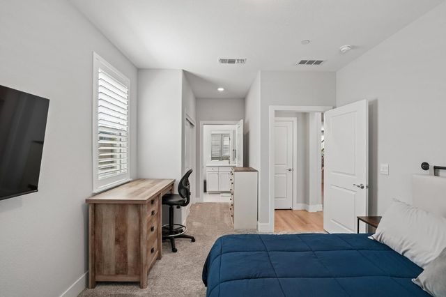 6104 Blue Dog Dr, Roseville, CA 95747