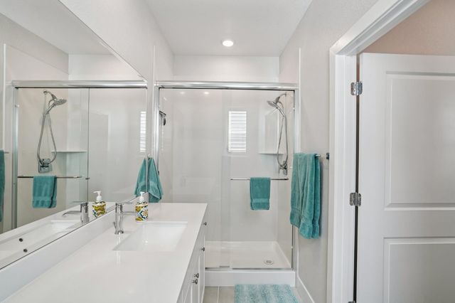 6104 Blue Dog Dr, Roseville, CA 95747