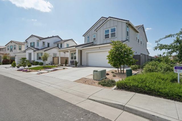 6104 Blue Dog Dr, Roseville, CA 95747