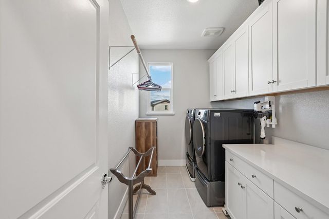 6104 Blue Dog Dr, Roseville, CA 95747