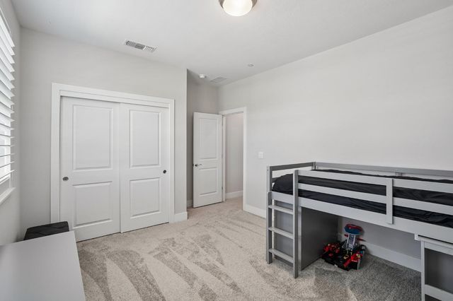 6104 Blue Dog Dr, Roseville, CA 95747