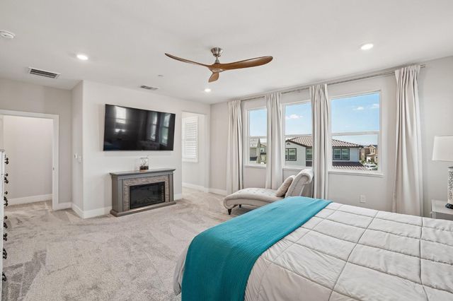 6104 Blue Dog Dr, Roseville, CA 95747