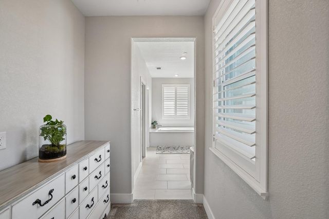 6104 Blue Dog Dr, Roseville, CA 95747