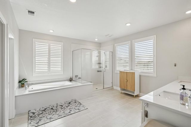 6104 Blue Dog Dr, Roseville, CA 95747