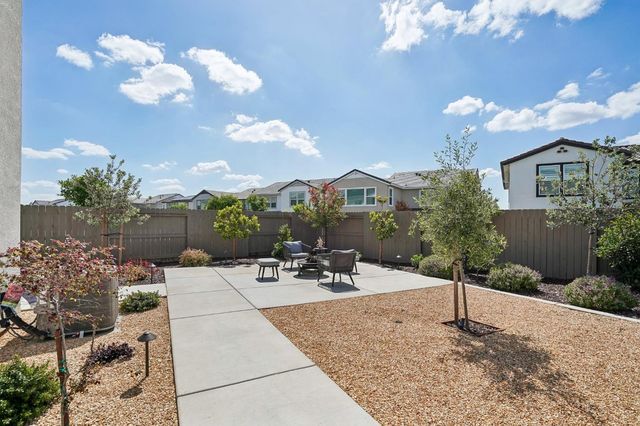 6104 Blue Dog Dr, Roseville, CA 95747