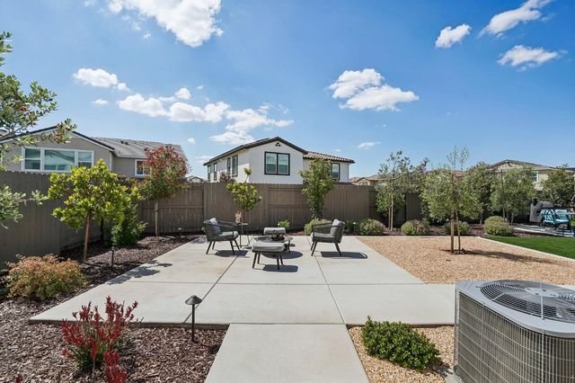 6104 Blue Dog Dr, Roseville, CA 95747