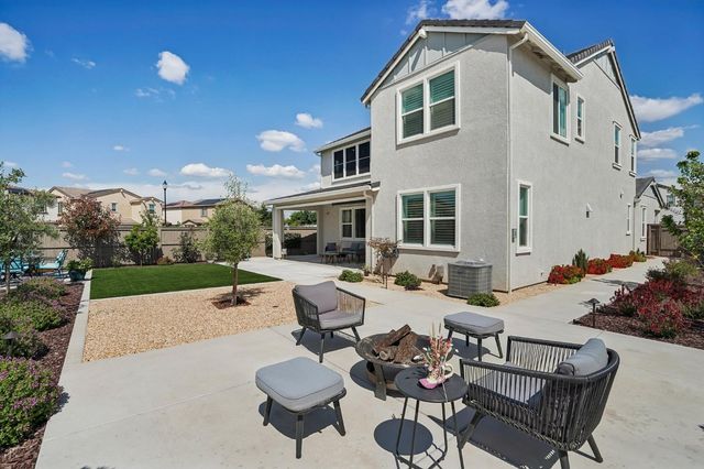 6104 Blue Dog Dr, Roseville, CA 95747