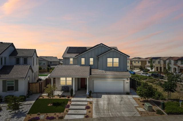 6104 Blue Dog Dr, Roseville, CA 95747