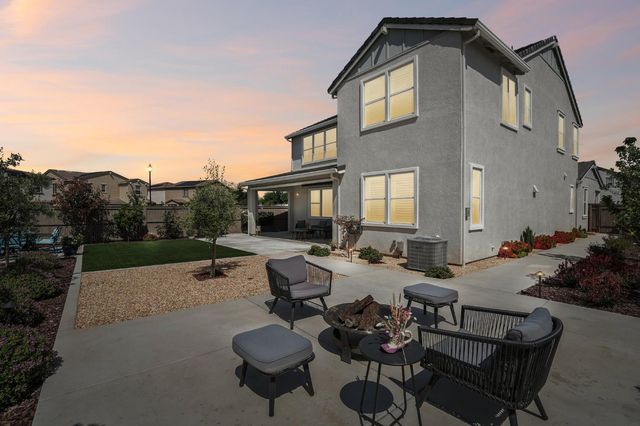 6104 Blue Dog Dr, Roseville, CA 95747