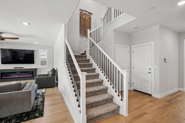 6104 Blue Dog Dr, Roseville, CA 95747