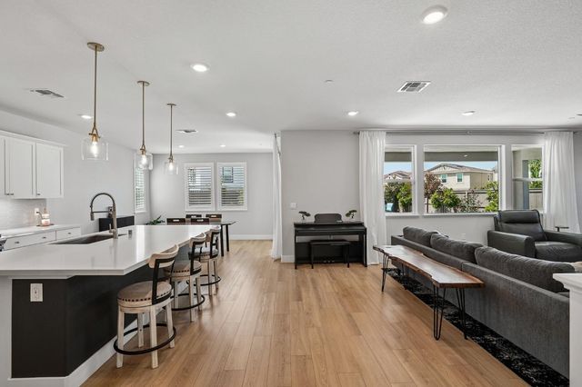 6104 Blue Dog Dr, Roseville, CA 95747