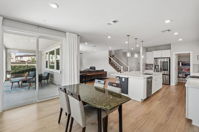 6104 Blue Dog Dr, Roseville, CA 95747