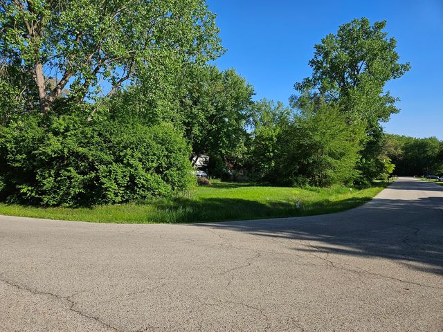 615 W Eastern Avenue, Mchenry, IL 60051
