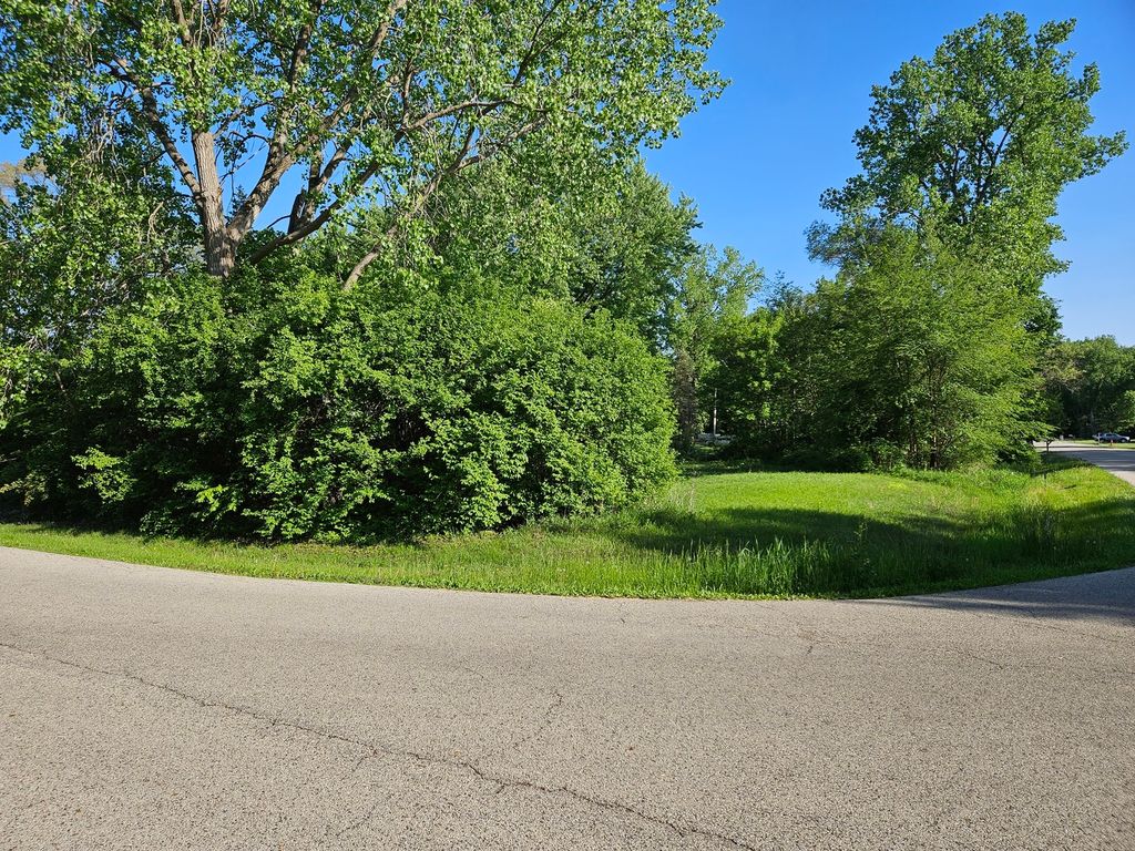 615 W Eastern Avenue, Mchenry, IL 60051