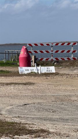 1067 Sea Gull St, Gilchrist, TX 77617