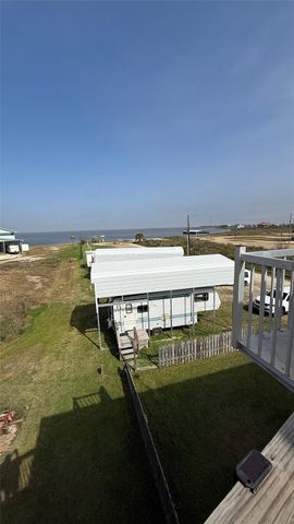 1067 Sea Gull St, Gilchrist, TX 77617