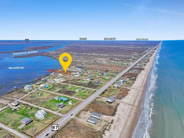 1067 Sea Gull St, Gilchrist, TX 77617
