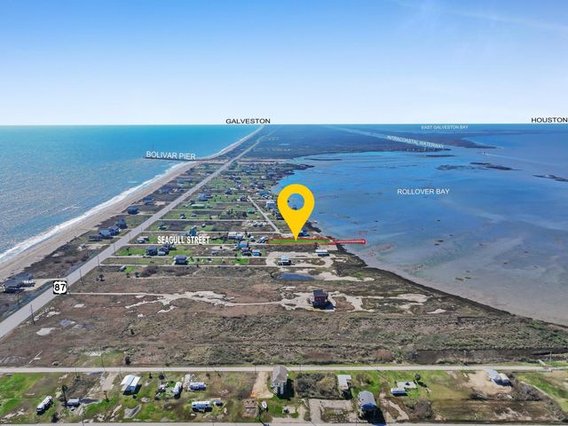 1067 Sea Gull St, Gilchrist, TX 77617