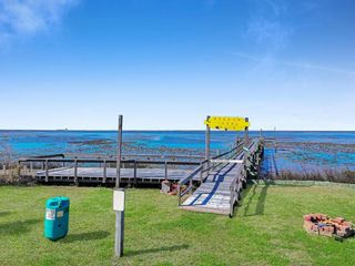 1067 Sea Gull St, Gilchrist, TX 77617