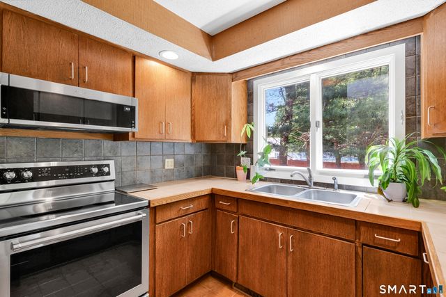 30 Sass Drive, Manchester, CT 06042
