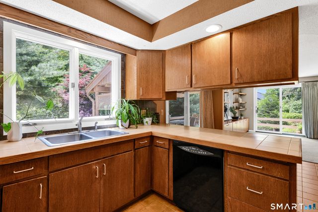 30 Sass Drive, Manchester, CT 06042