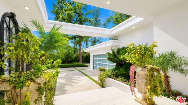 1856 Loma Vista Drive, Beverly Hills, CA 90210