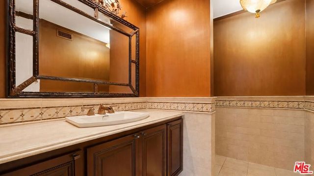 1856 Loma Vista Drive, Beverly Hills, CA 90210