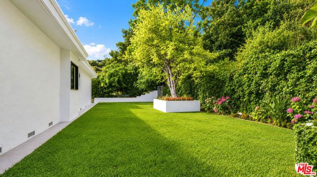 1856 Loma Vista Drive, Beverly Hills, CA 90210