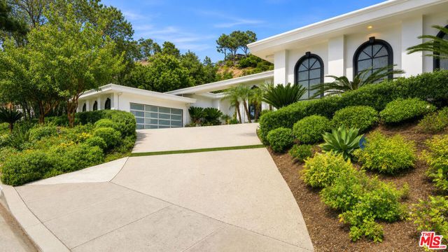 1856 Loma Vista Drive, Beverly Hills, CA 90210