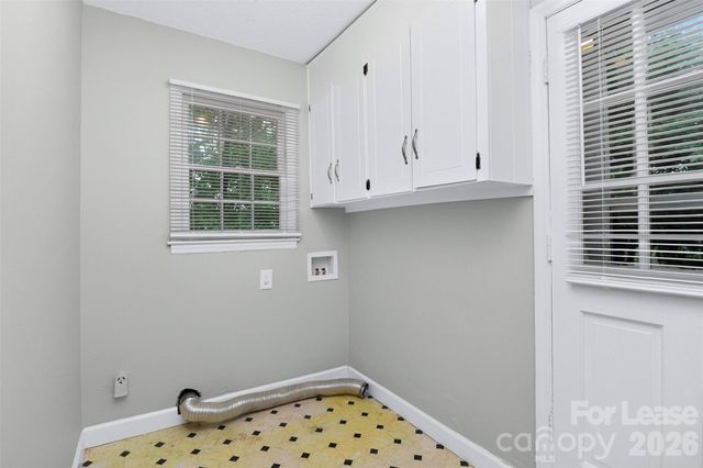 11228 Gladewater Drive, Matthews, NC 28105