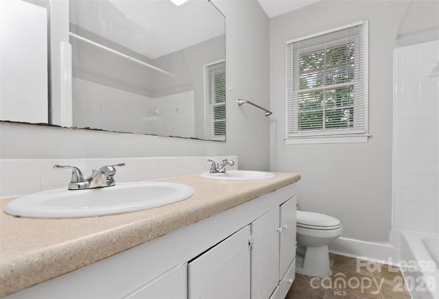 11228 Gladewater Drive, Matthews, NC 28105