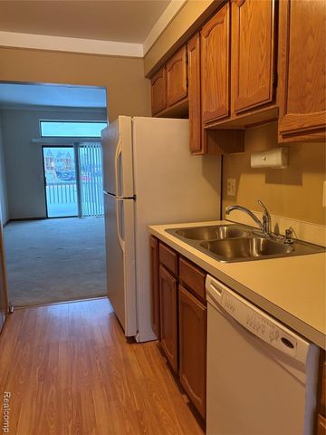 38848 Windmill Pointe, Clinton Township, MI 48038